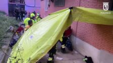 Un hombre en estado grave al caer de un primer piso en Madrid