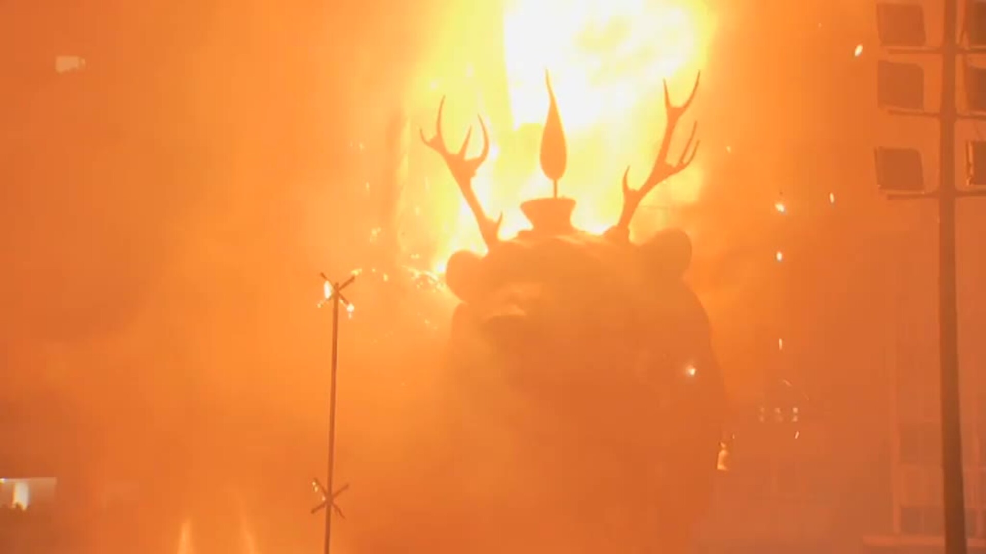 La espectacular Cremá cierra a lo grande las Fallas 2022 de Valencia