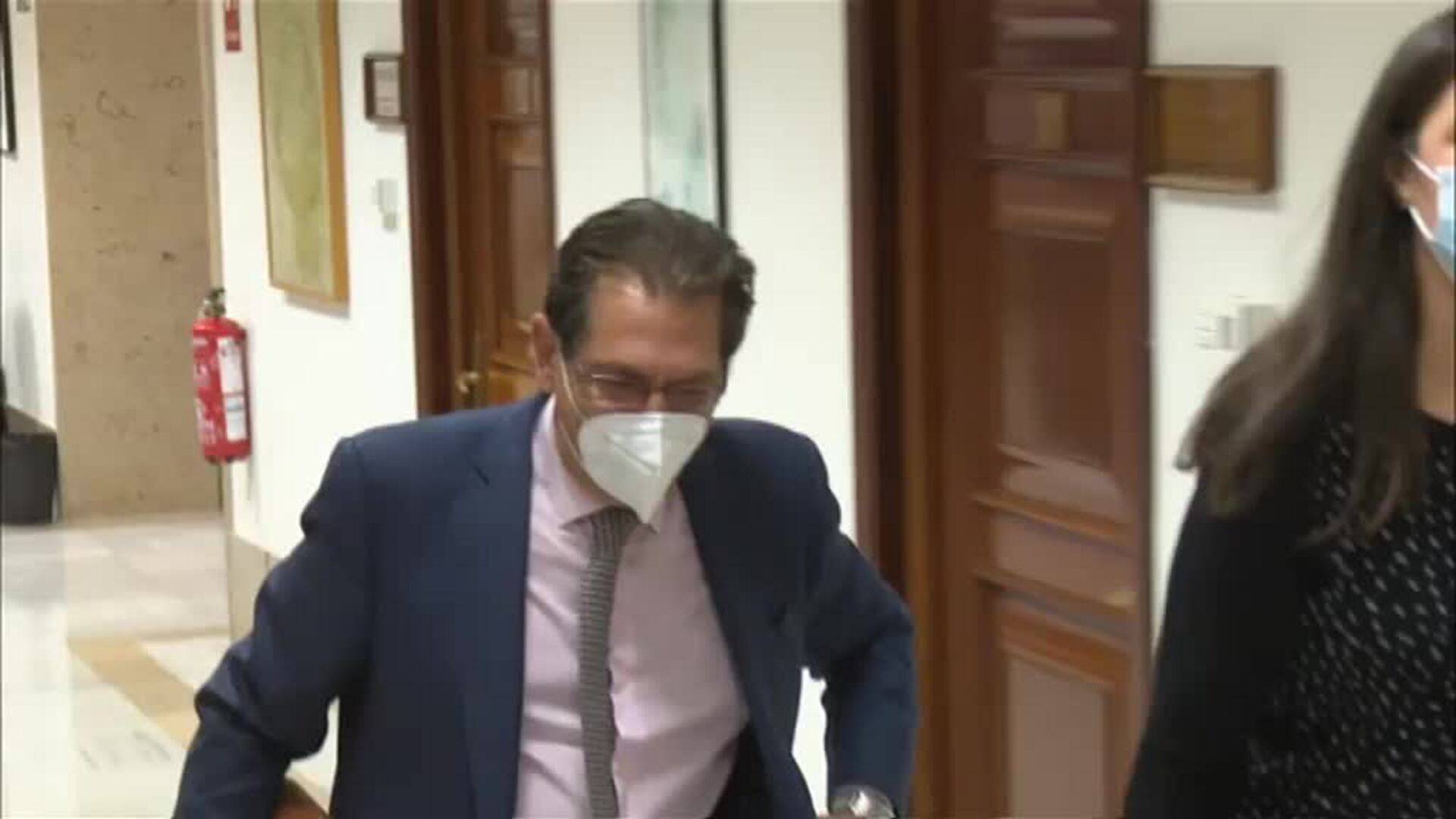 Miembros del gobierno de coalición avalan el nombramiento de Enrique Arnaldo pese a los votos díscolos