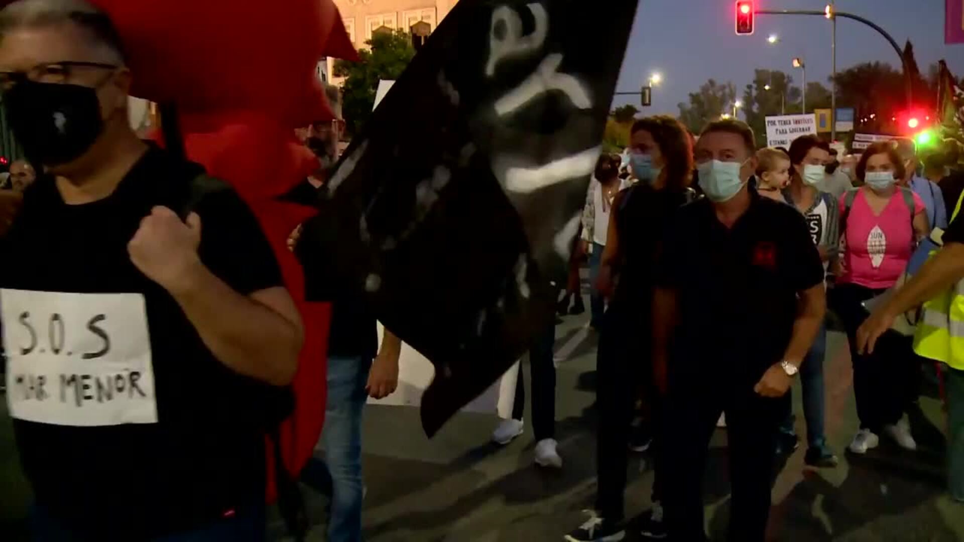 Una &quot;marea&quot; de miles de personas desborda Murcia por el Mar Menor