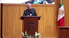 Le entregan a Serrat un doctorado honoris causa que fortalece su “cadena de amor” por México