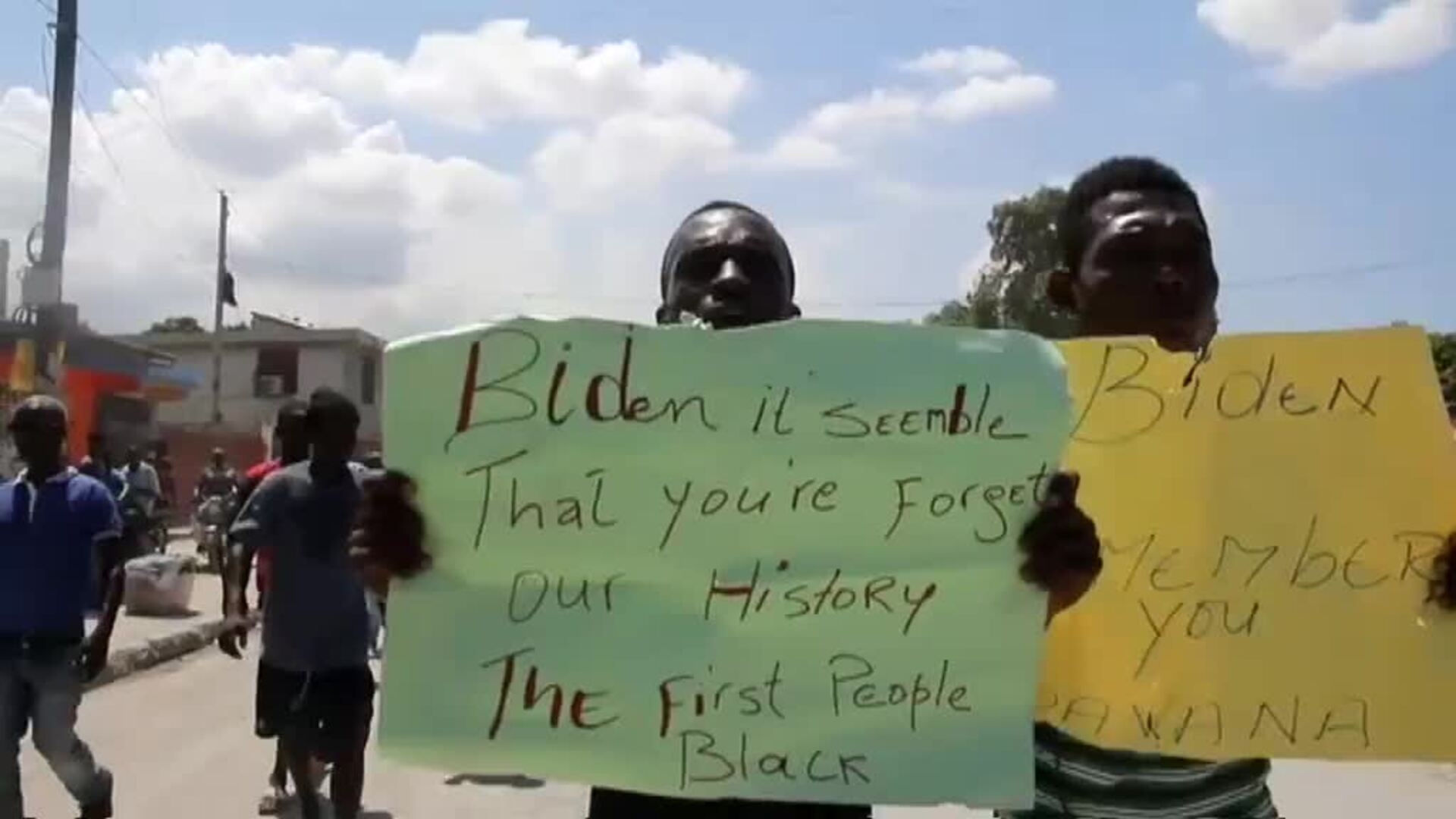 Cientos de haitianos protestan contra las deportaciones en EEUU