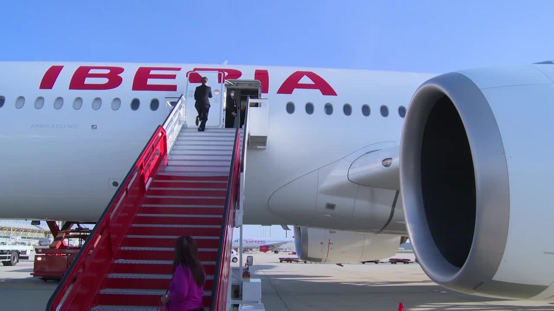 Llegan a Madrid españoles repatriados de Filipinas