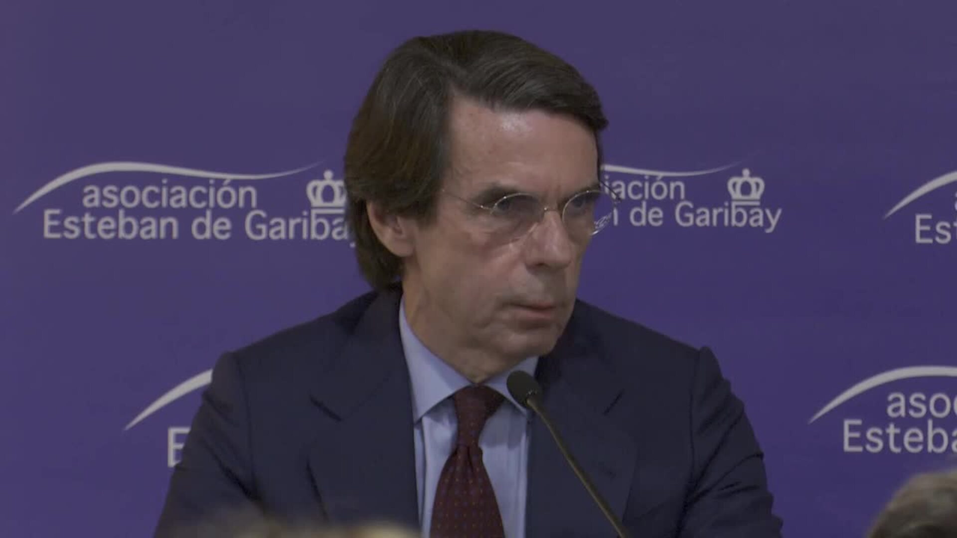 Aznar vincula el traspaso de la SS con el desmantelamiento de España
