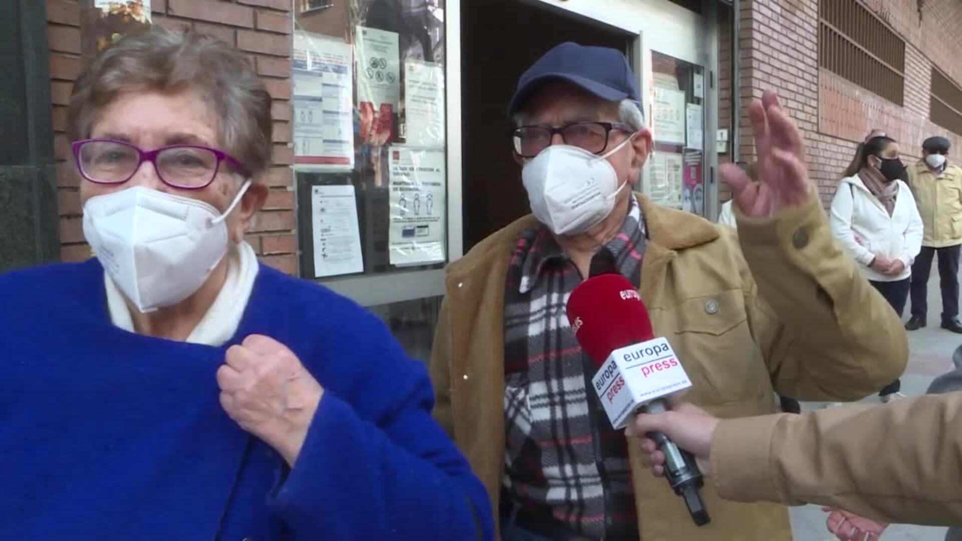 Mayores de 80 años de Madrid evidencian &quot;tranquilidad&quot; tras ser vacunados