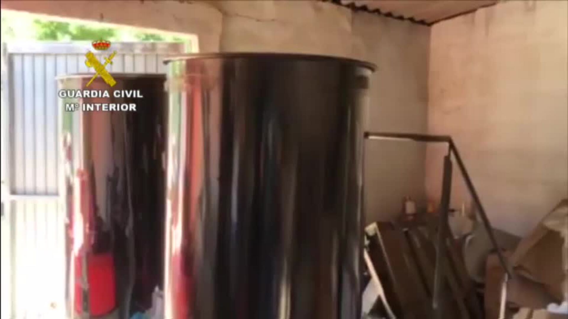 La Guardia Civil desmantela un laboratorio en A Coruña de gel hidroalcohólico falso