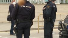 La Generalitat vacuna a los policías y guardias civiles tres meses tarde