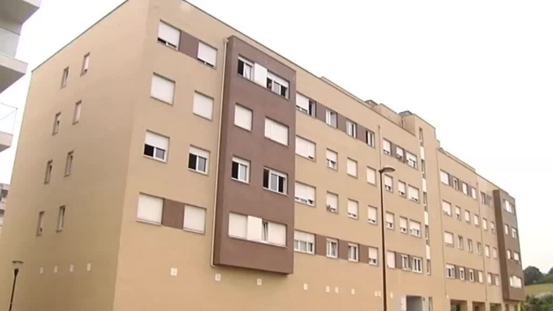 La Policía da «máxima prioridad» a encontrar a la madre del bebé hallado muerto en Gijón