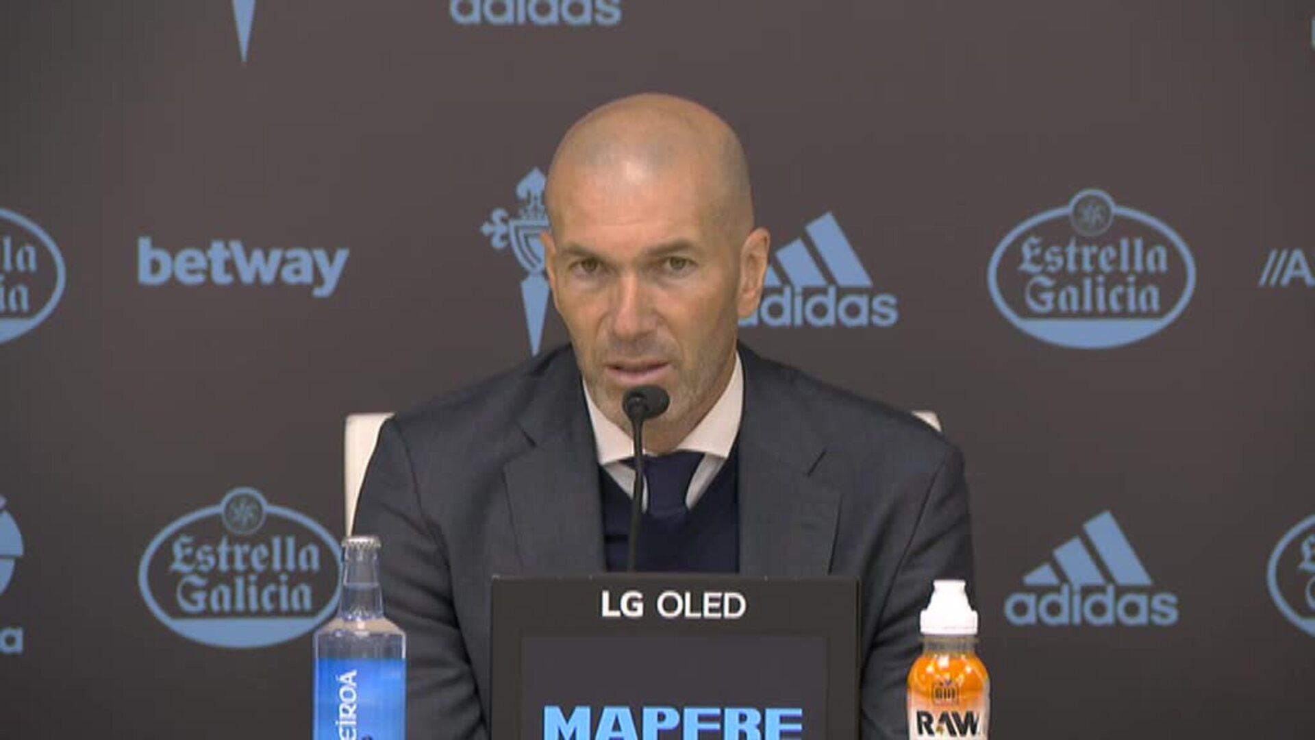 Zidane elogia a Benzemá y dice que nadie entiende que no vaya con la selección
