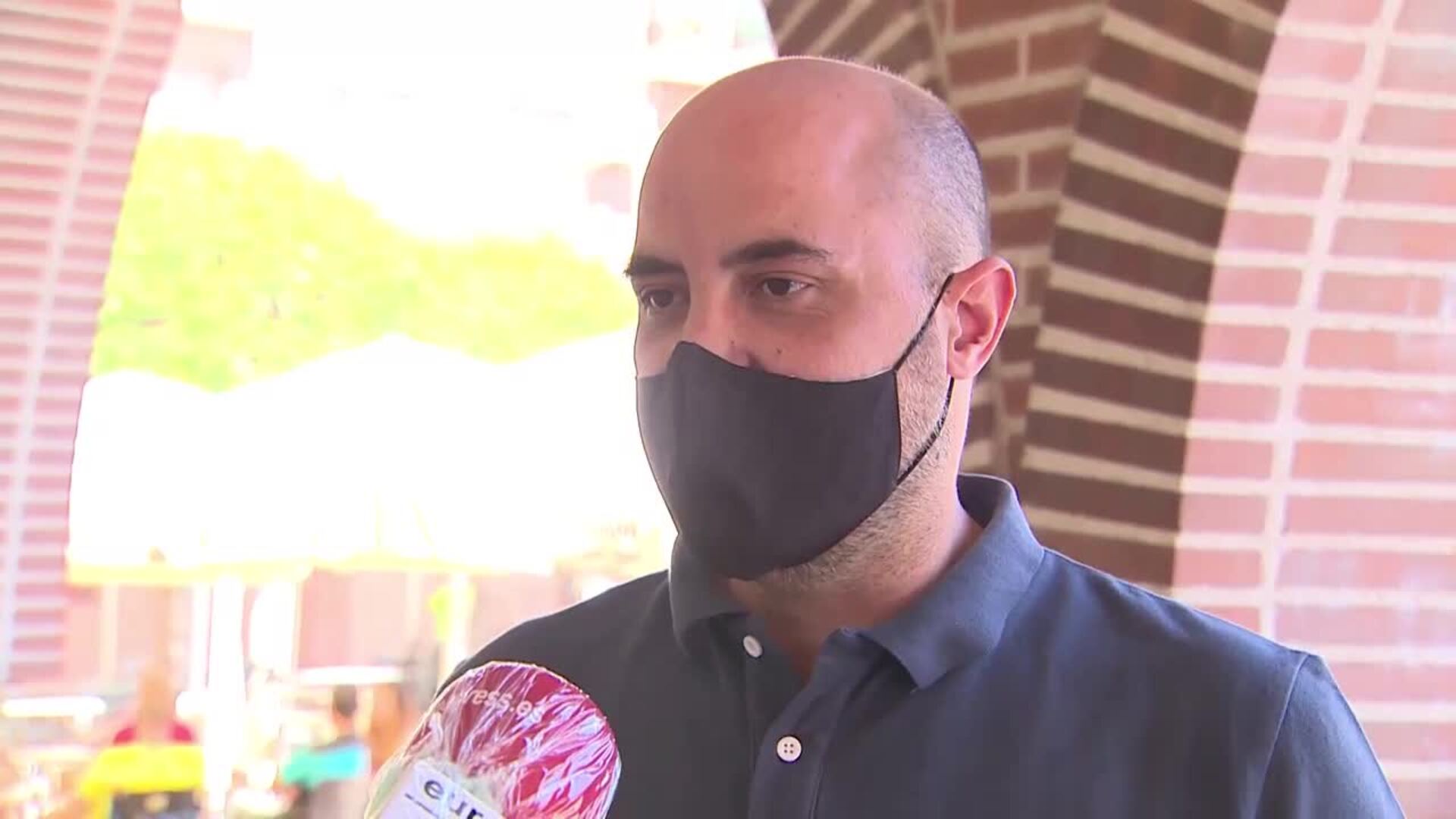 Informadores conciencian a vecinos de Colmenar Viejo de medidas contra el virus