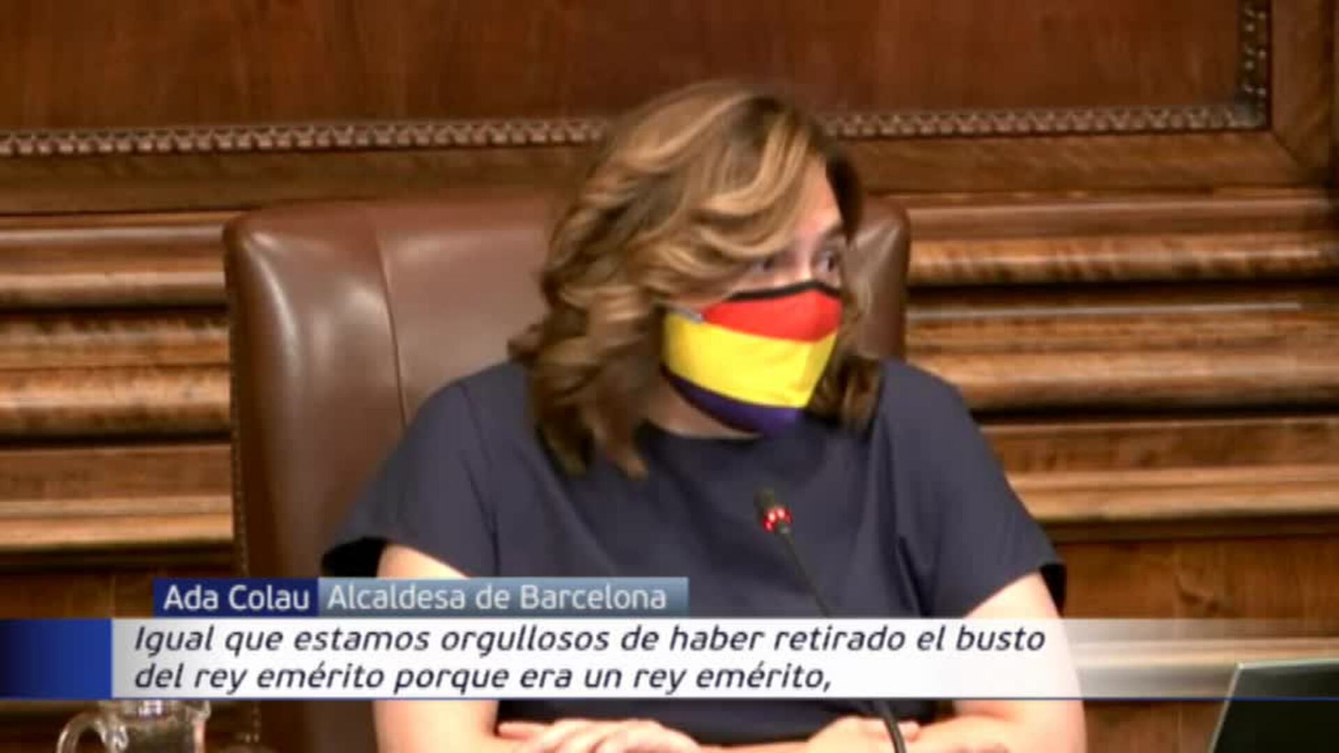 Felipe VI vuelve al Ayuntamiento de Barcelona en versión Dina 4