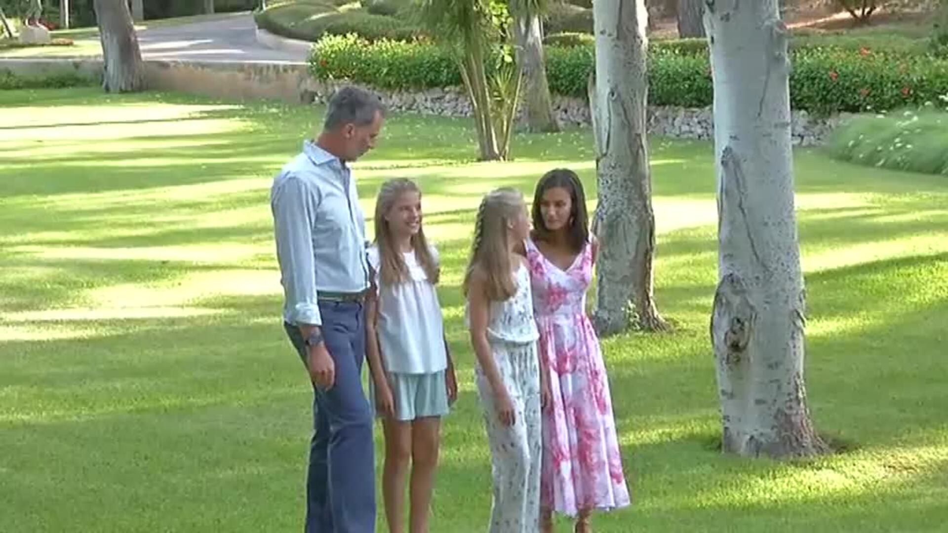 La familia real se fotografía en Palma en el tradicional posado veraniego