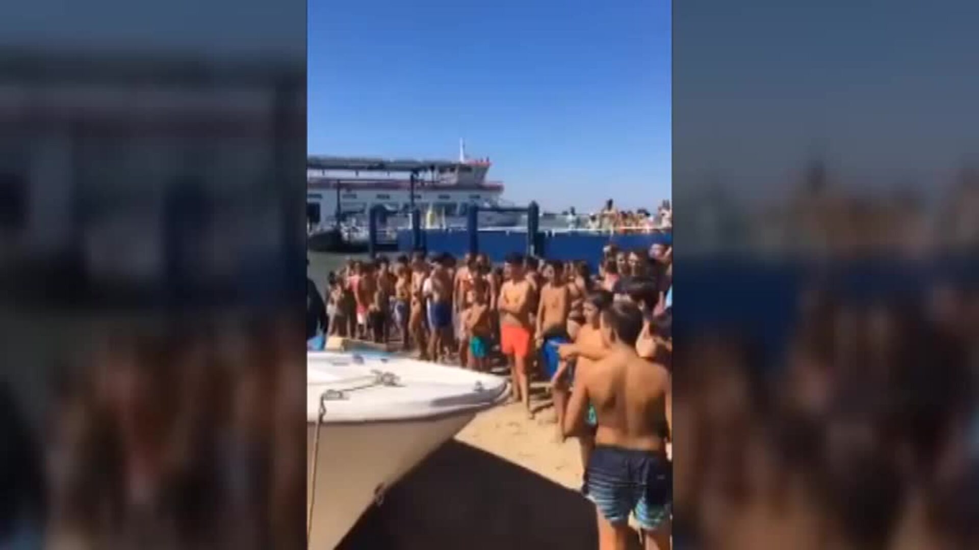 Una narcolancha irrumpe en una playa de Sanlúcar en plena tarde