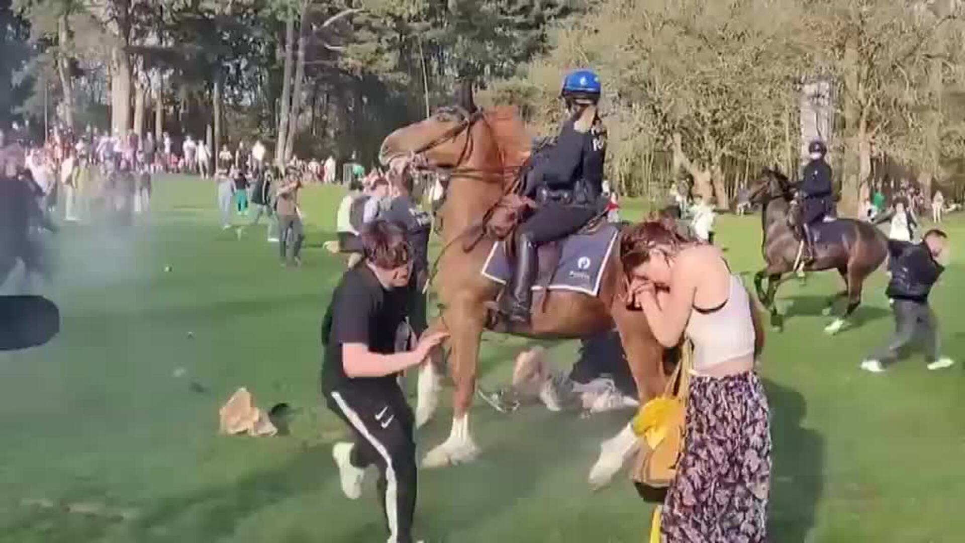 El desalojo de una fiesta ilegal en Bruselas acaba con treinta heridos y veinte detenidos