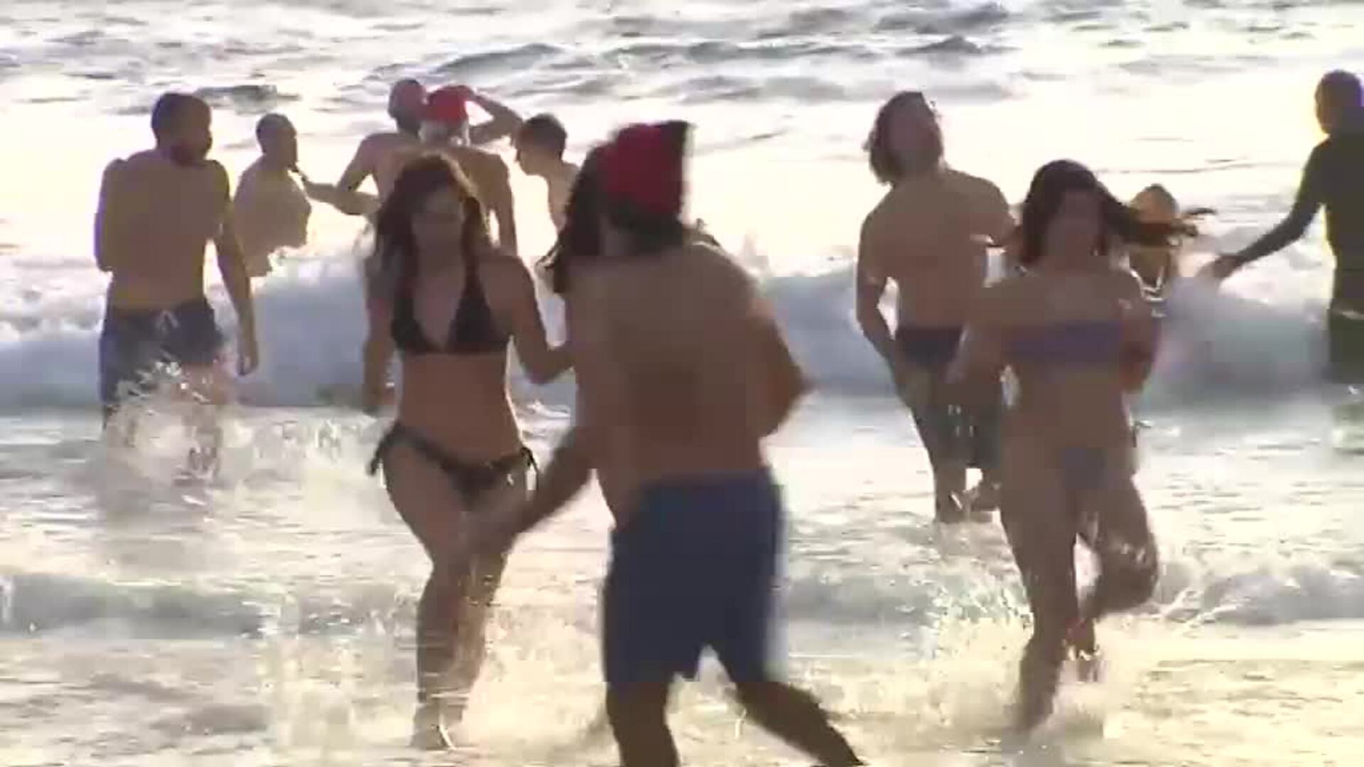 Todos al agua en Sanxenxo por una buena causa