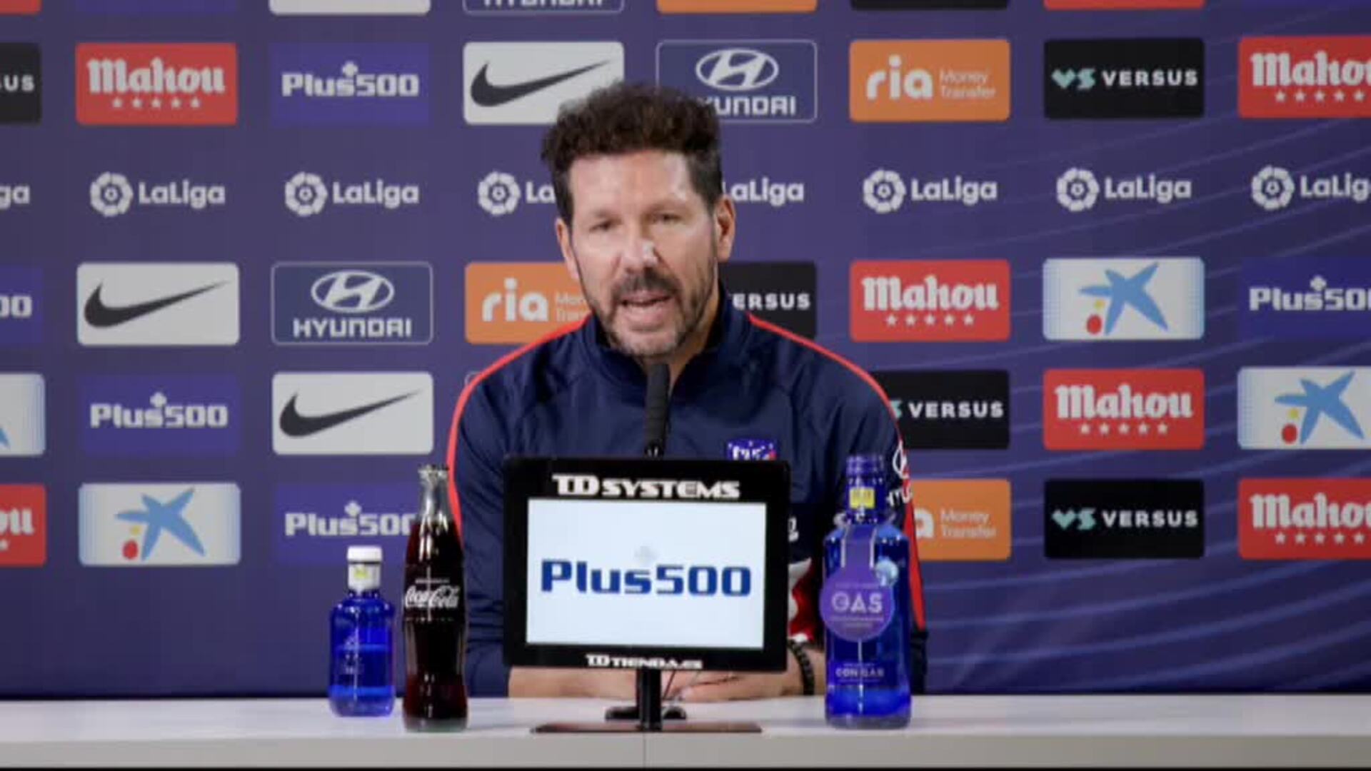 Simeone: &quot;Seguro que la llegada de Suárez nos invita a seguir creciendo como club y como equipo&quot;