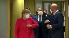 Los líderes europeos ovacionan en pie a Angela Merkel en su última cumbre