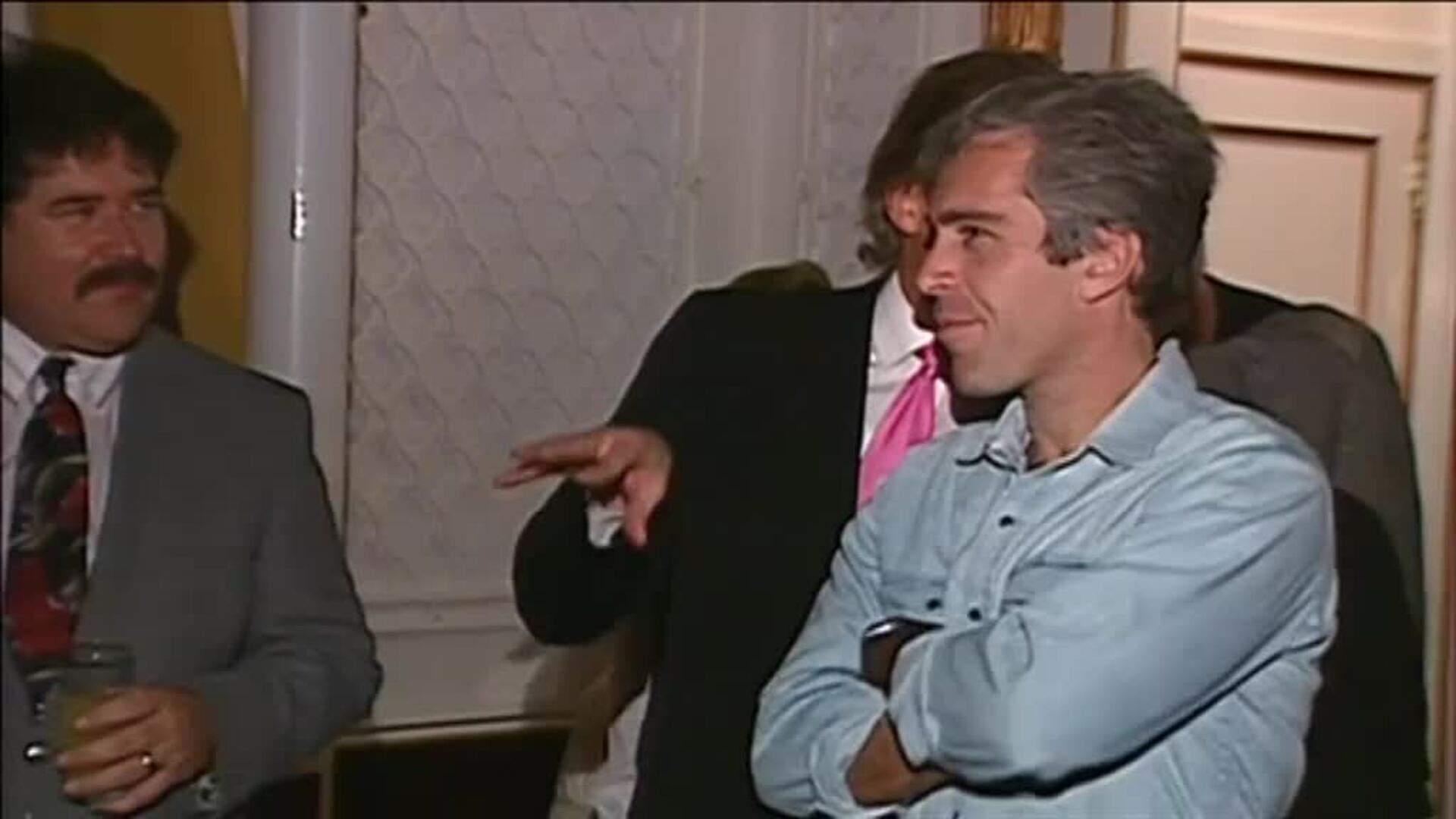 Asesinan al hijo de la jueza que investiga las cuentas de Jeffrey Epstein