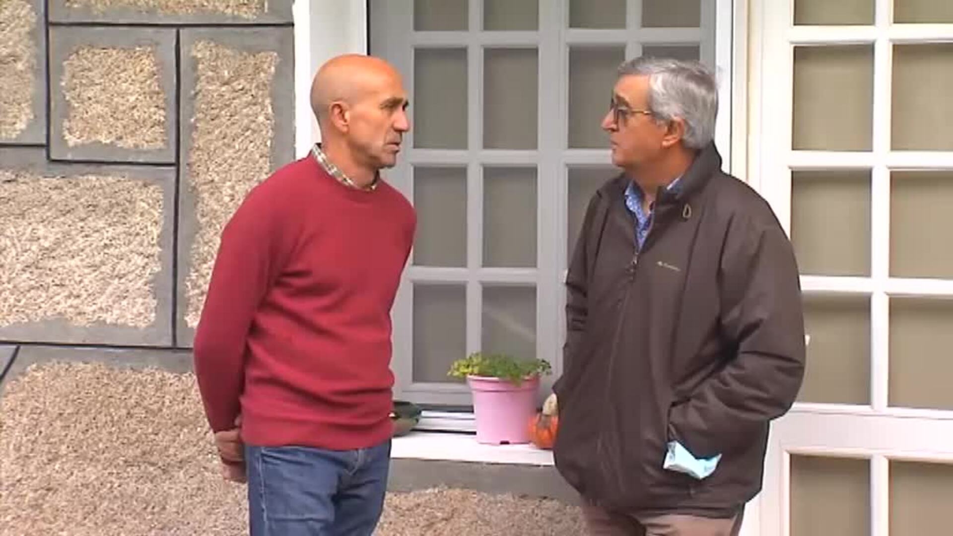 Una aldea de Ourense conserva en funcionamiento su cabina telefónica