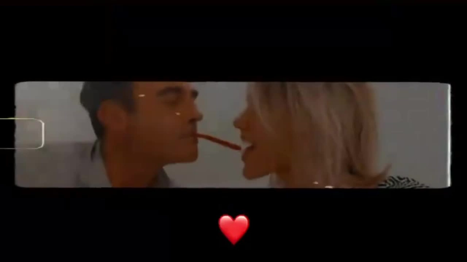 Enrique Ponce y Ana Soria juegan con un regaliz y acaban protagonizando un beso de película