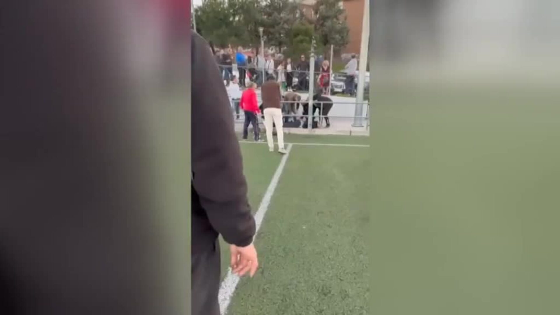 Un revólver y momento de la detención de Nicole