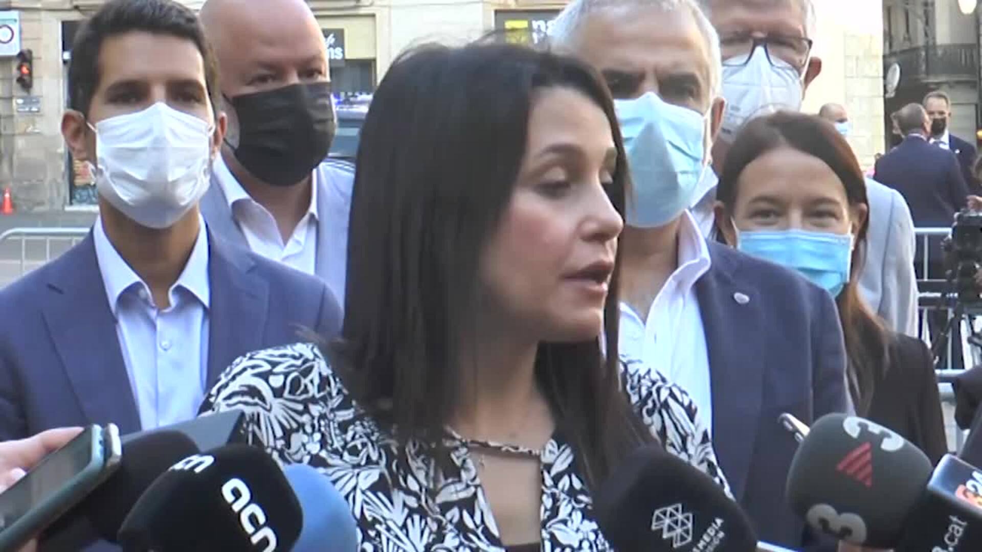 Arrimadas acusa a Sánchez de defender &quot;su poltrona&quot; con la mesa de diálogo