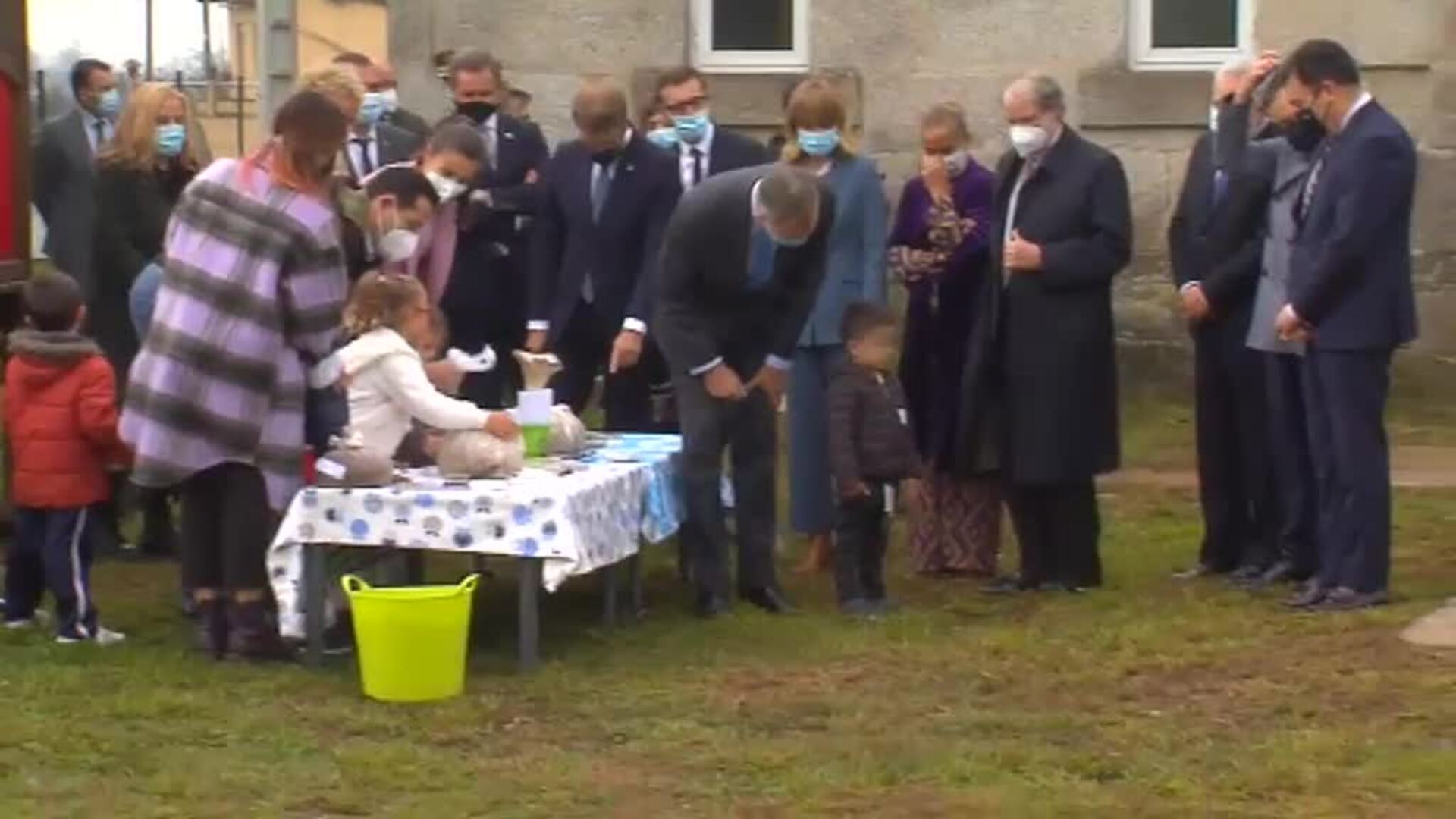 El enfado viral de un niño que no quiso saludar al Rey durante la visita a la &#039;Escuela del Año&#039;