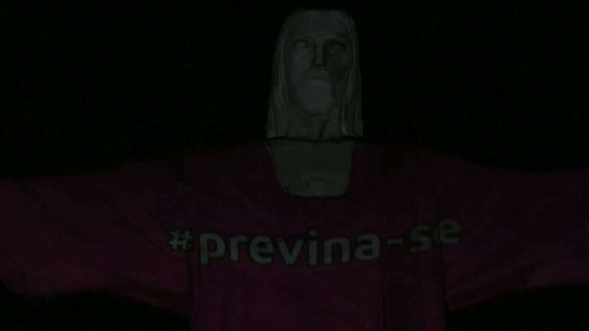 El Cristo Redentor de Río de ilumina de rosa para concienciar sobre el cáncer de mama