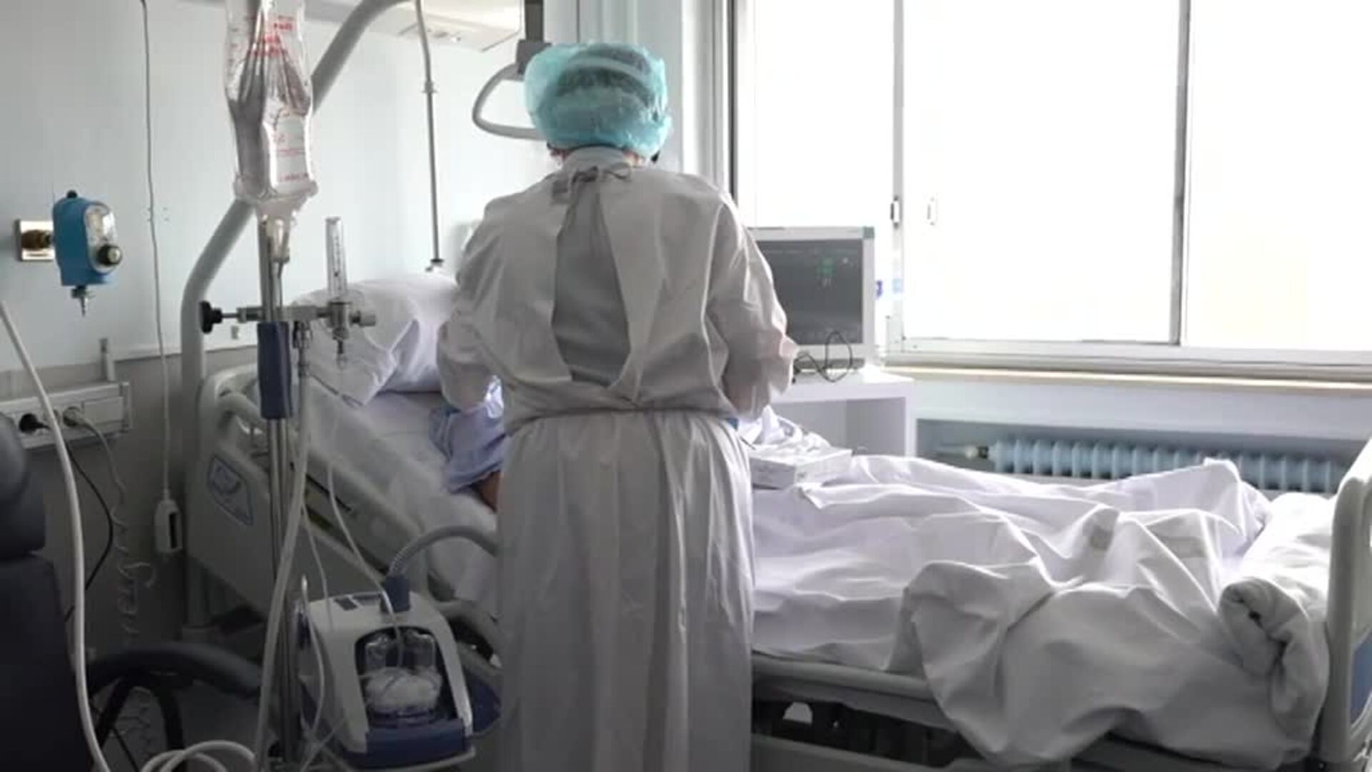 Feijóo mantendrá el certificado covid &quot;mientras no finalice la pandemia&quot;