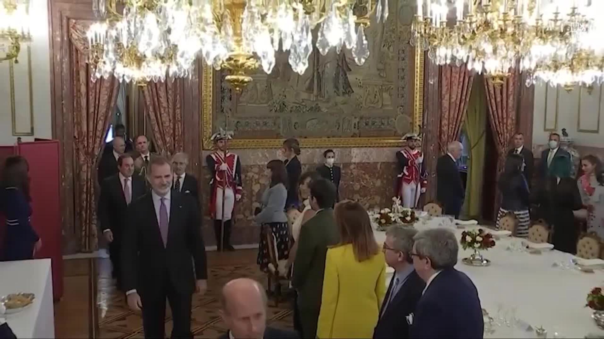 Los Reyes retoman el almuerzo previo al Cervantes y rinden homenaje a Peri Rossi