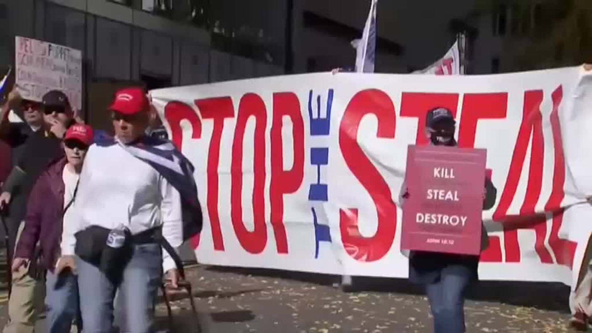 Miles de &#039;trumpistas&#039; toman Washington para denunciar sin pruebas el &quot;robo&quot; electoral