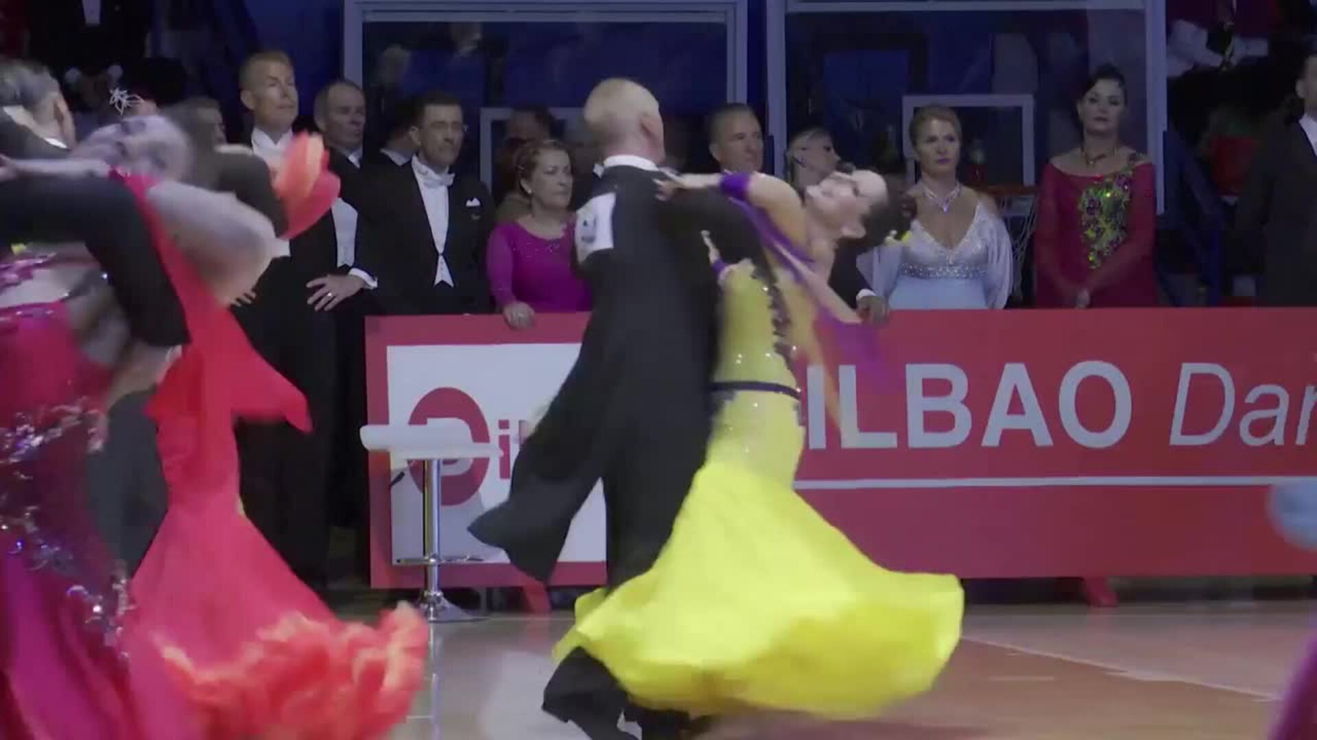 900 parejas participan en un Campeonato Mundial de Baile en Bilbao