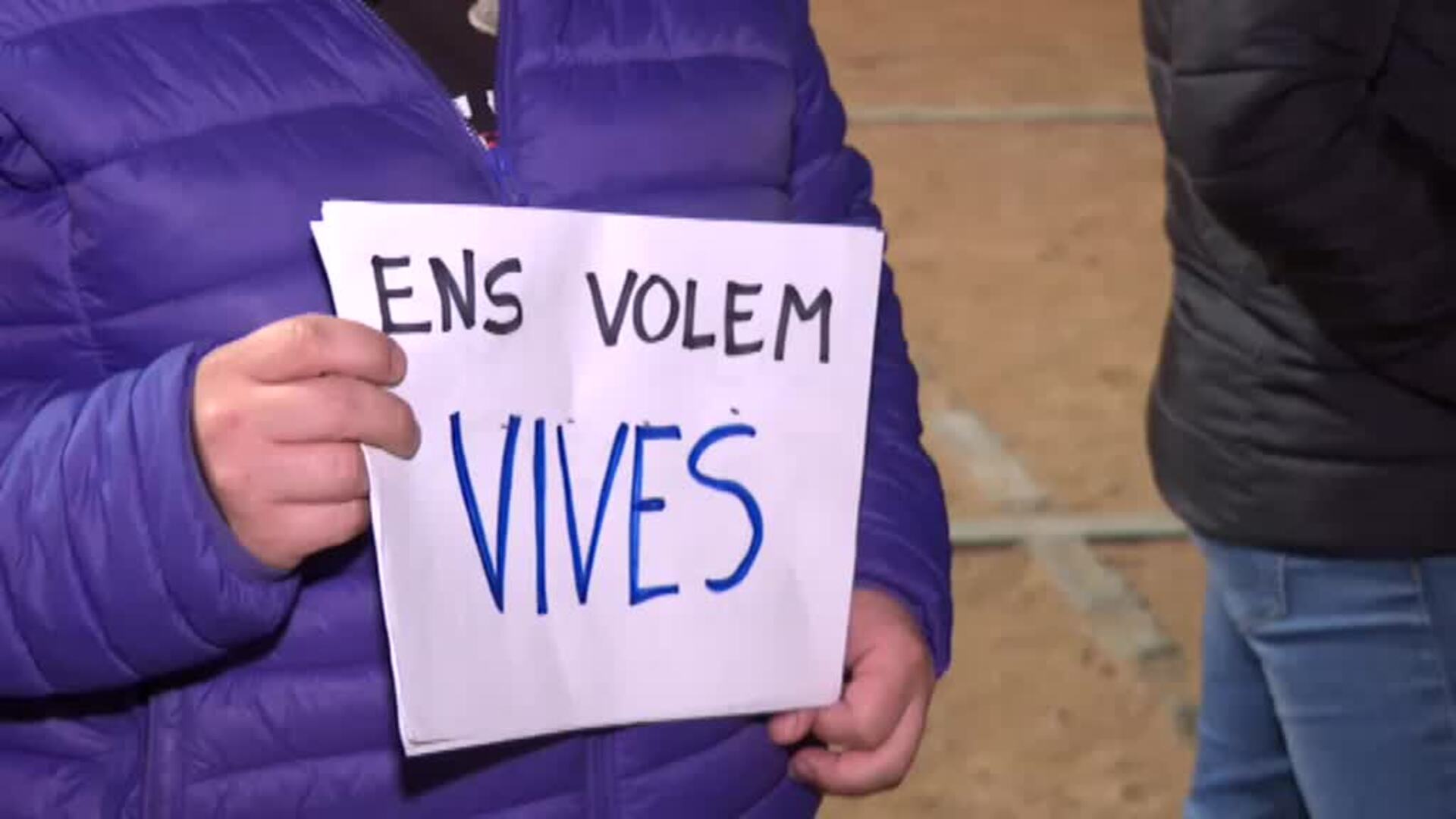 Concentración en Ripoll para condenar el presunto asesinato de una mujer a manos de su hijo