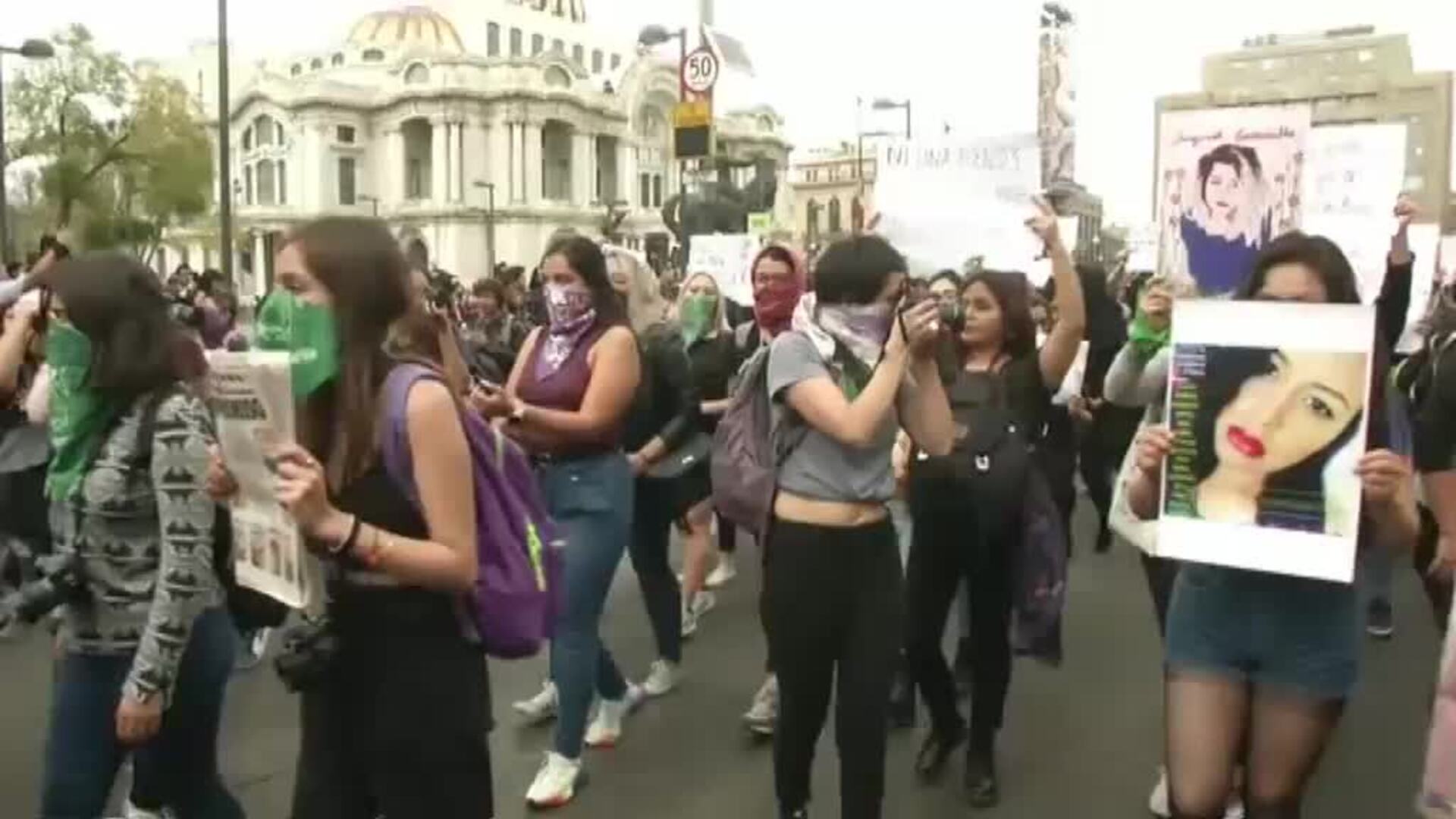 Protesta feminista en México por la publicación de las fotografías del asesinato de la última víctima de violencia machista