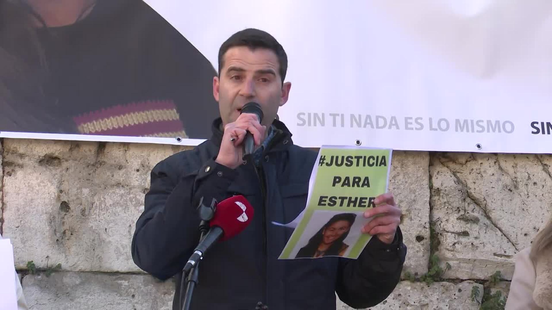 Concentración en la Plaza de Portugalete en recuerdo de Esther López