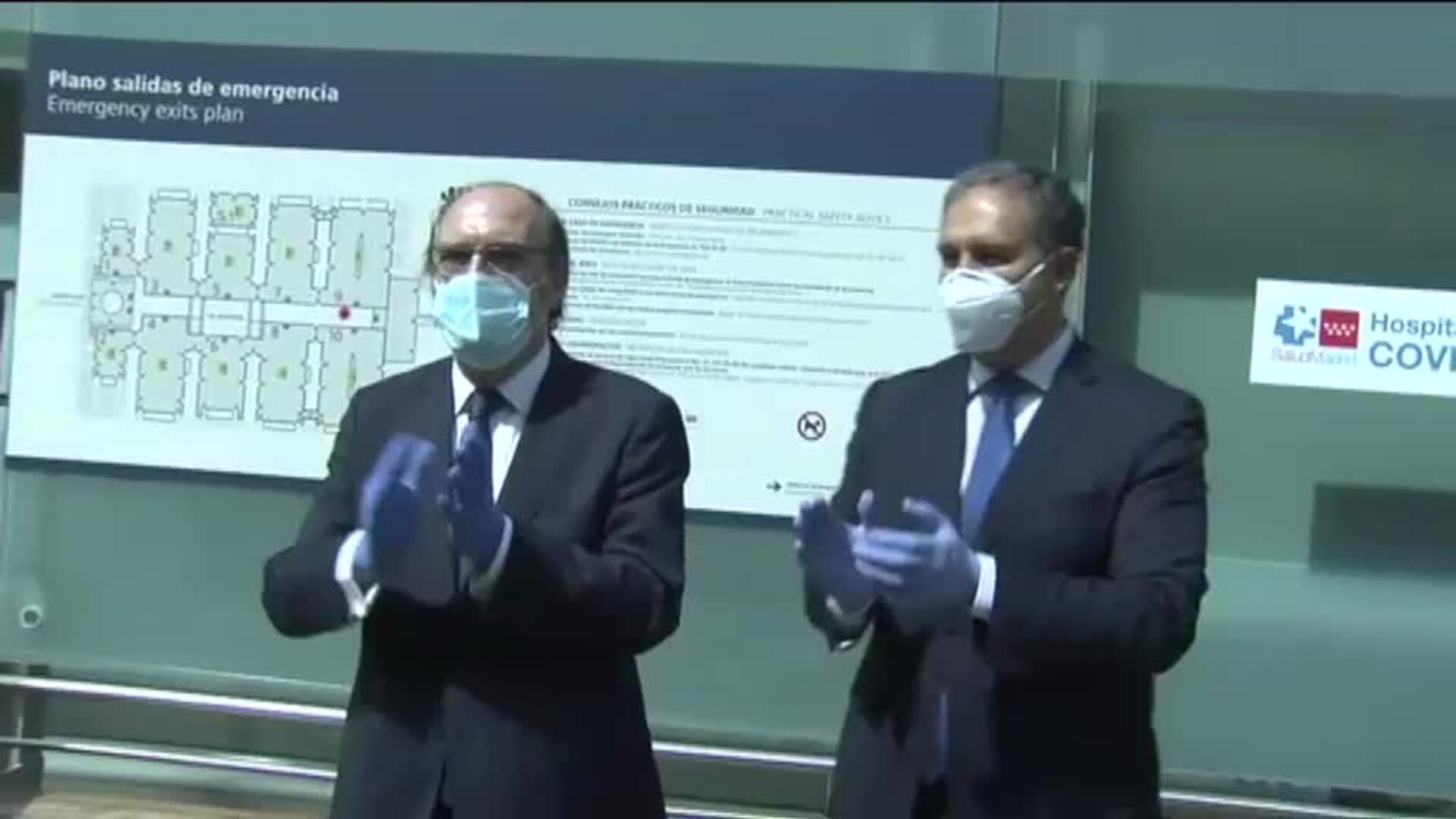 Ayuso achaca a la &quot;emoción&quot; las imágenes de descontrol durante la clausura del hospital de IFEMA