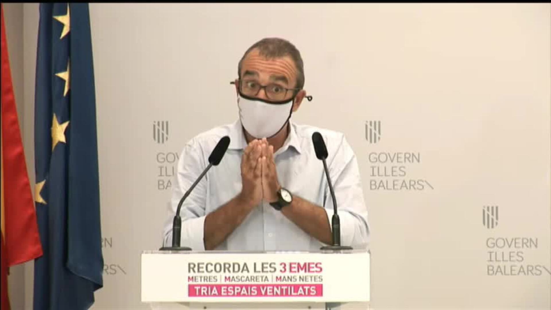 Los estudiantes negativos abandonan el hotel en el que estaban confinados