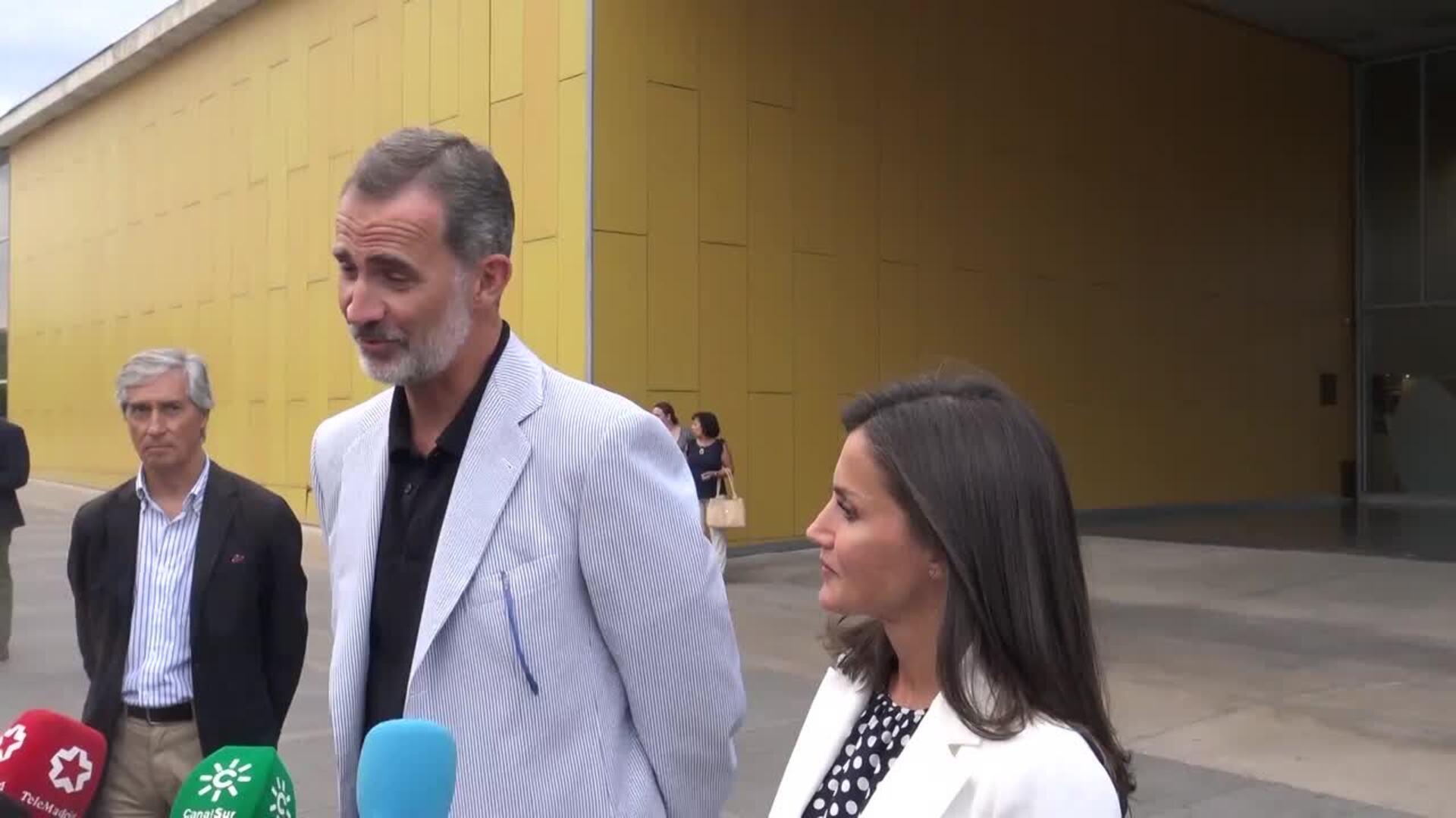 Los reyes ven que don Juan Carlos va &quot;evolucionando bien&quot;