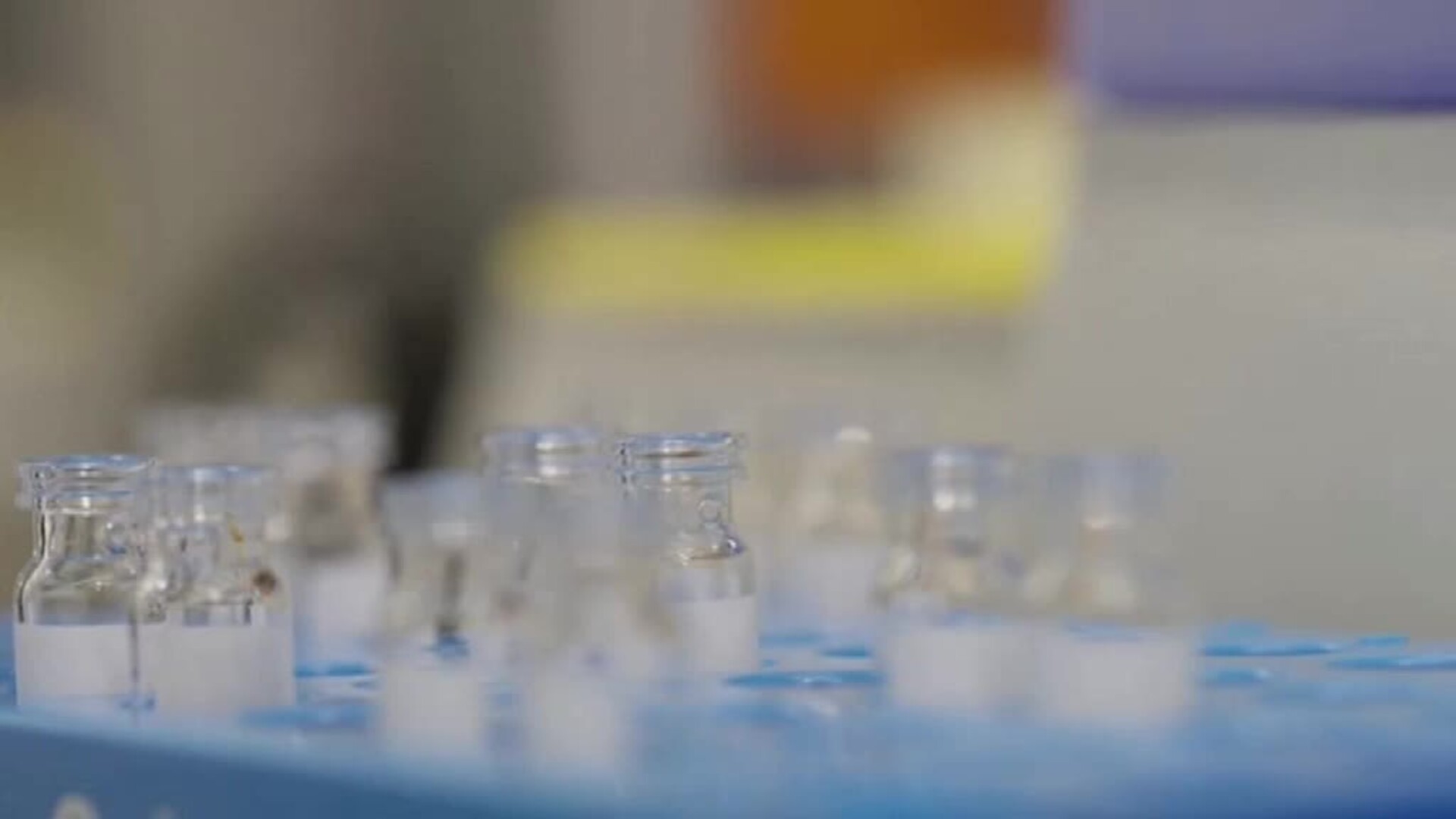 España podría empezar a probar una de sus vacunas en otoño