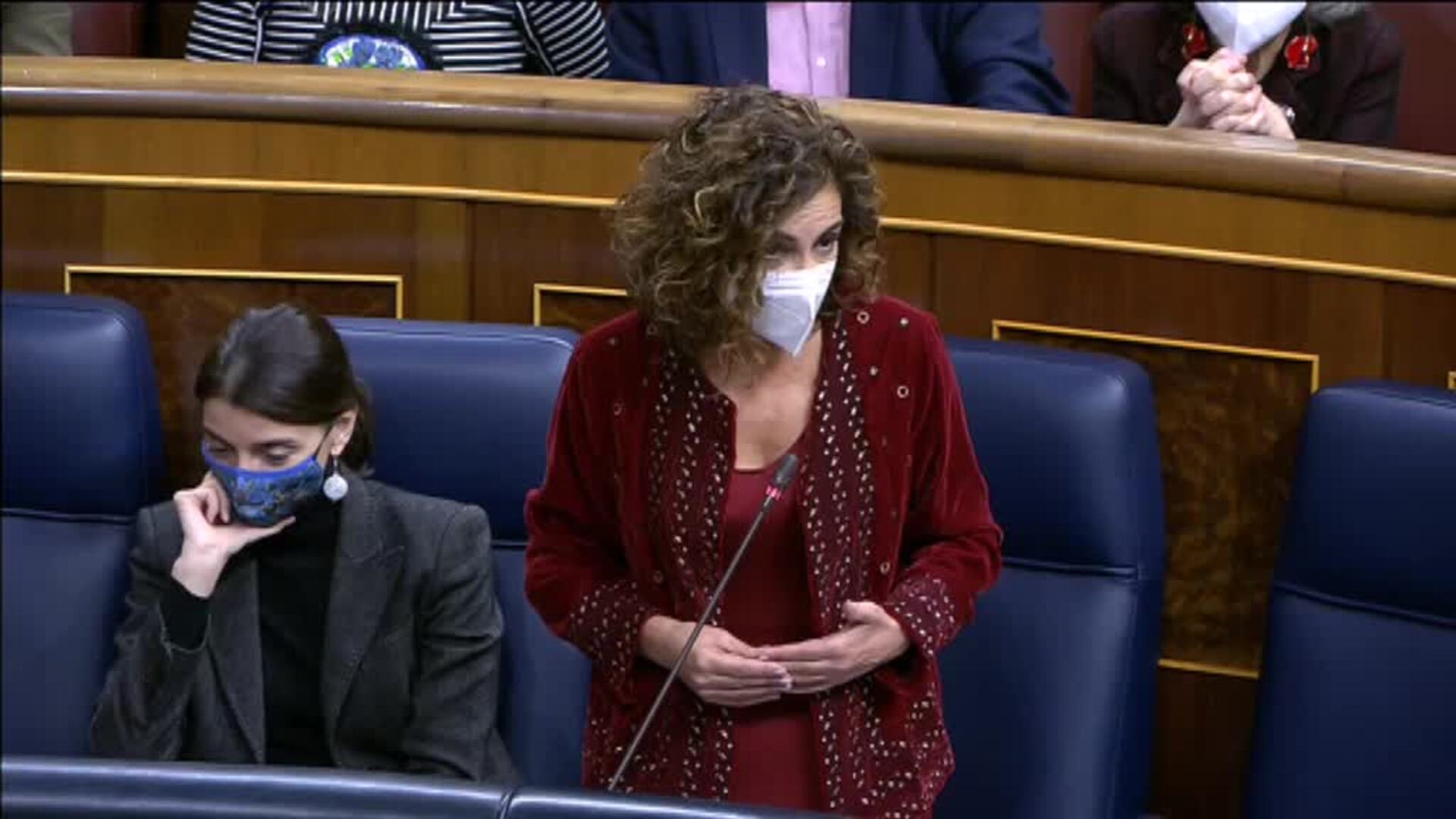 Montero a Espinosa de los Monteros: &quot;La obligación de cualquier ciudadano es pagar, no como hace usted&quot;