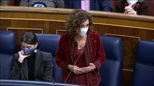Montero a Espinosa de los Monteros: "La obligación de cualquier ciudadano es pagar, no como hace usted"