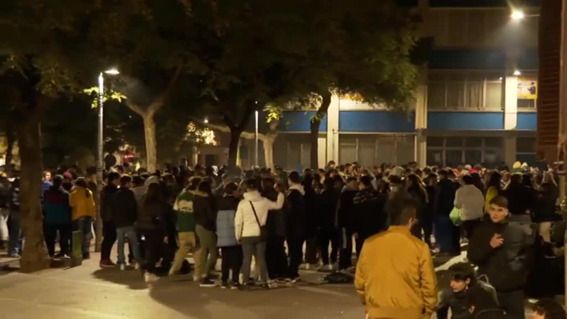 Vuelven los botellones masivos a Barcelona tras levantarse el toque de queda en Cataluña