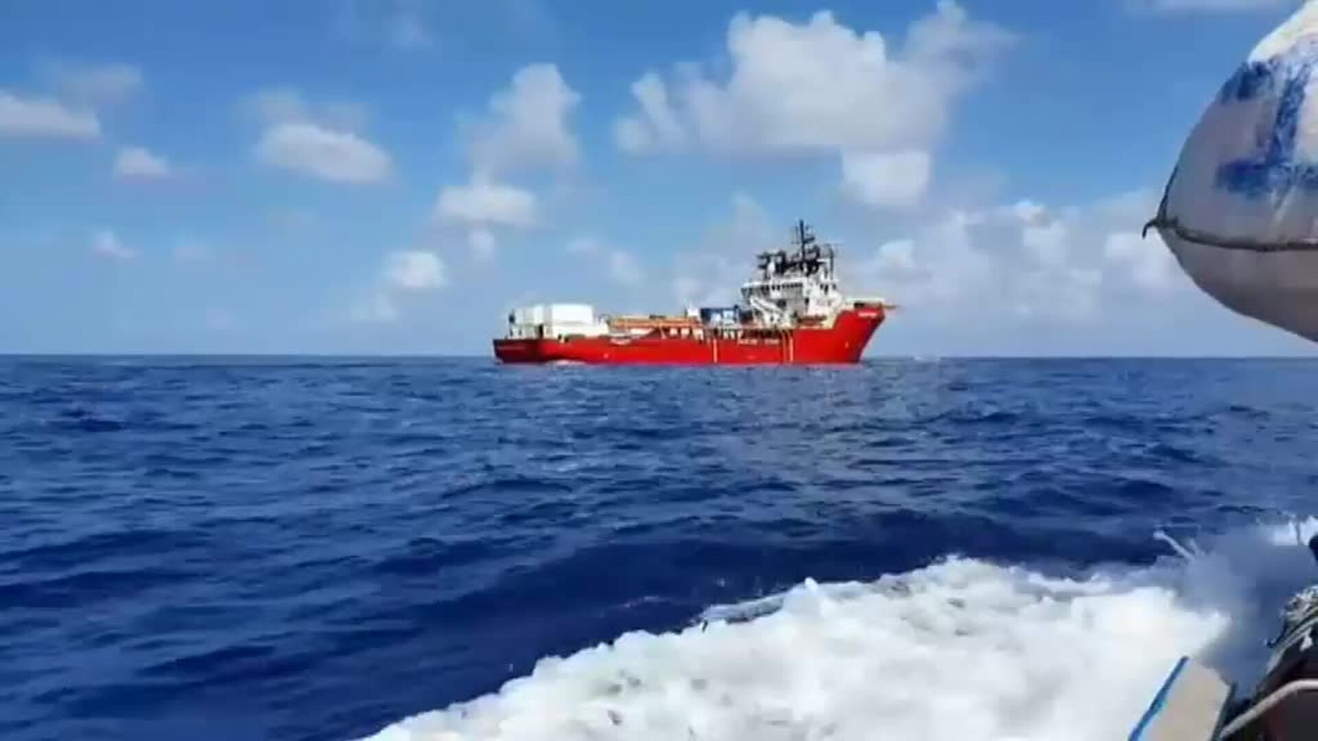 Italia ofrece su puerto para acoger a los 176 inmigrantes rescatados por el Ocean Viking