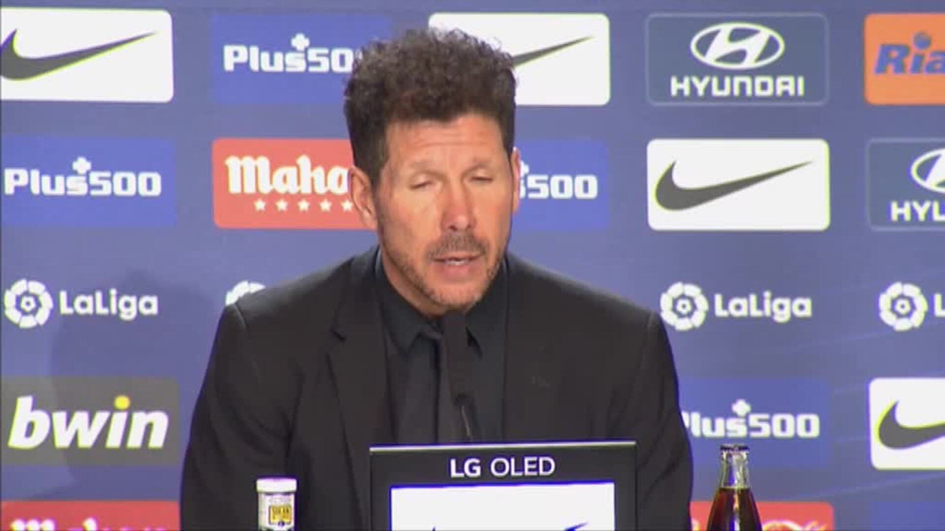 Simeone: &quot;No le podemos contar a la gente que Joao estaba un poco cargado del gemelo, por eso hago cambio&quot;