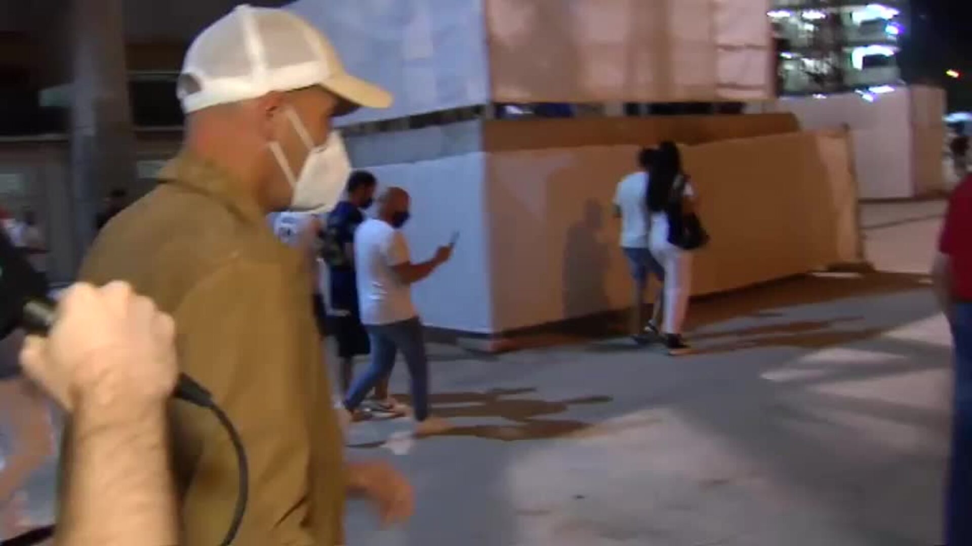 La afición elogia a Zinedine Zidane a su salida del Bernabéu