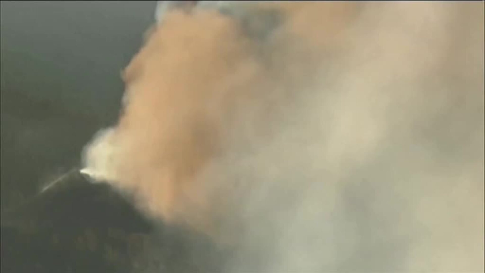 El gobierno canario pide a los habitantes de la isla de la Palma que no se acerquen a la zona del volcán