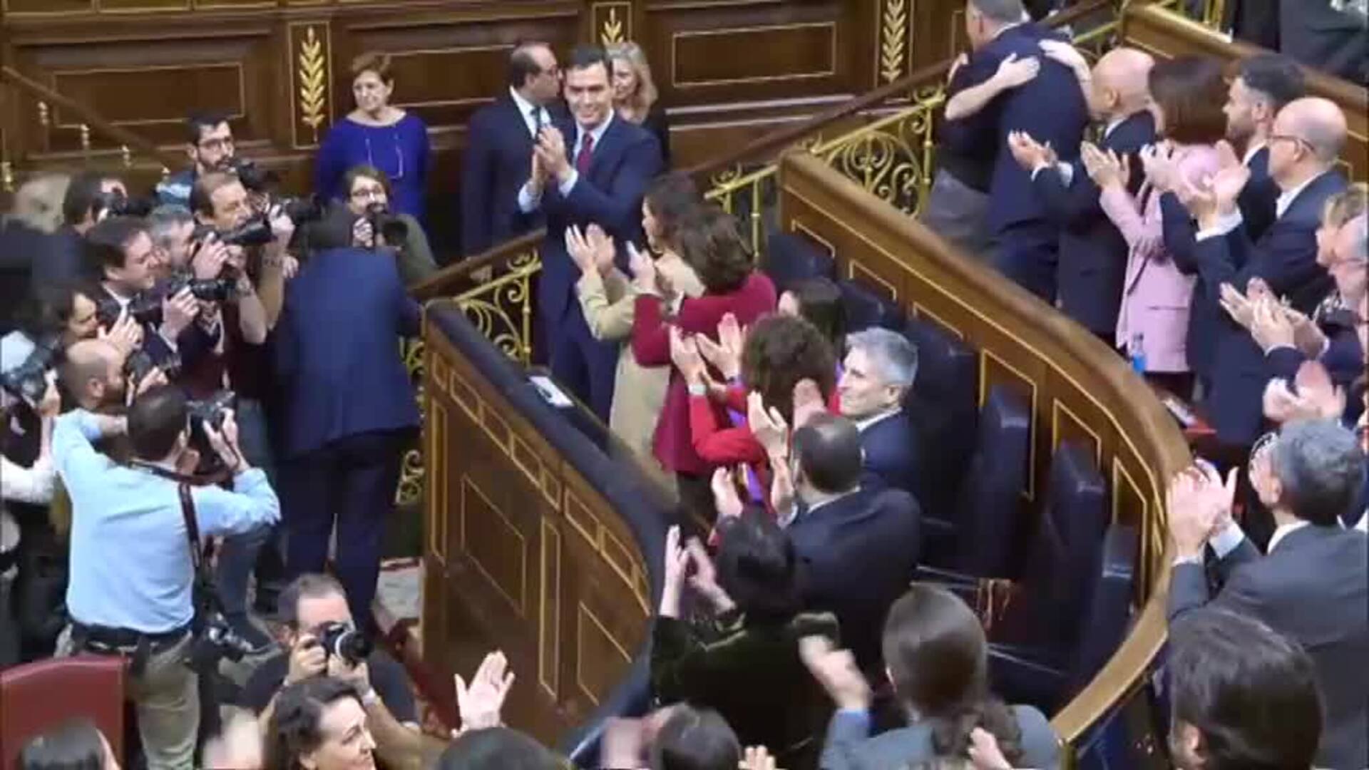 Pedro Sánchez, investido presidente con 167 votos a favor