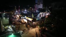 Suben a 14 los muertos por la caída de una valla publicitaria en una gasolinera en India