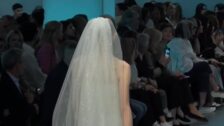 Jesús Peiró abre la Bridal Fashion Week con una apuesta por los materiales sostenibles