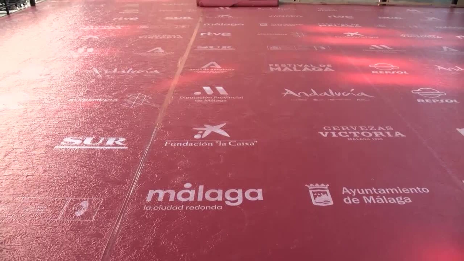 Bajo la alfombra de la industria del futbol» (Voces, El Mundo)